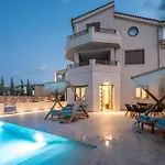 Villa Grace Collection *
